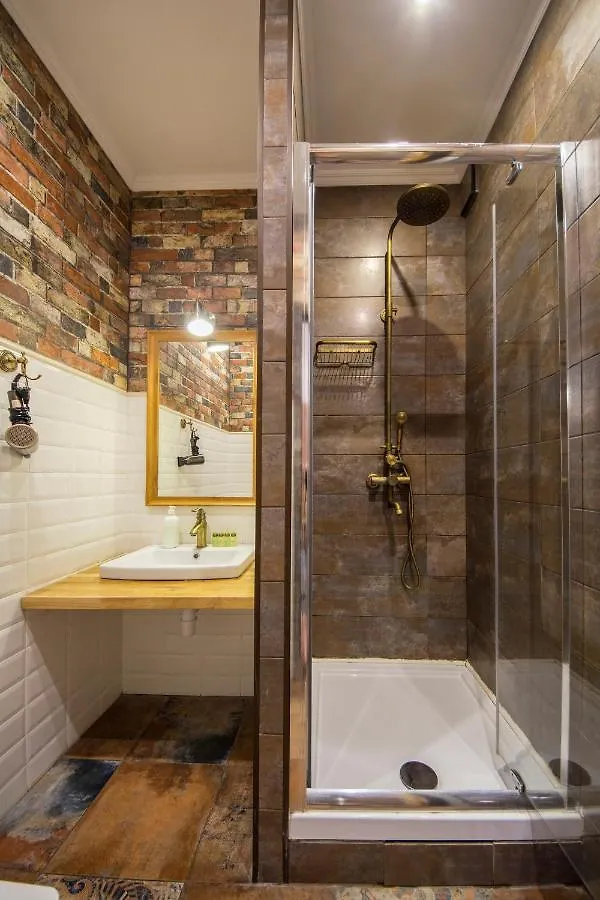 Self Check-In Apartments Near Landscape Alley Kiev