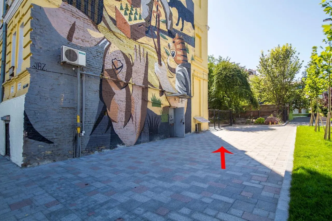 Self Check-In Apartments Near Landscape Alley Kiev